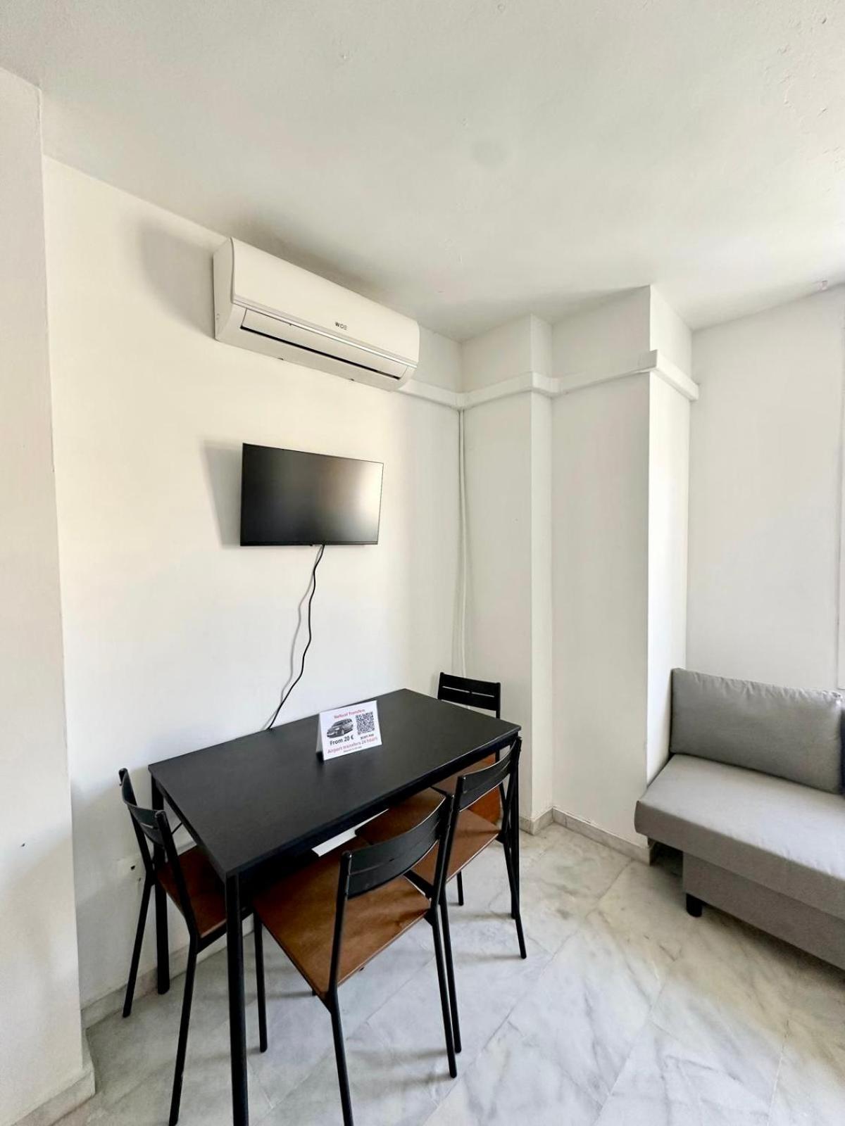 מאלגה Apartamentos Playa Misericordias מראה חיצוני תמונה